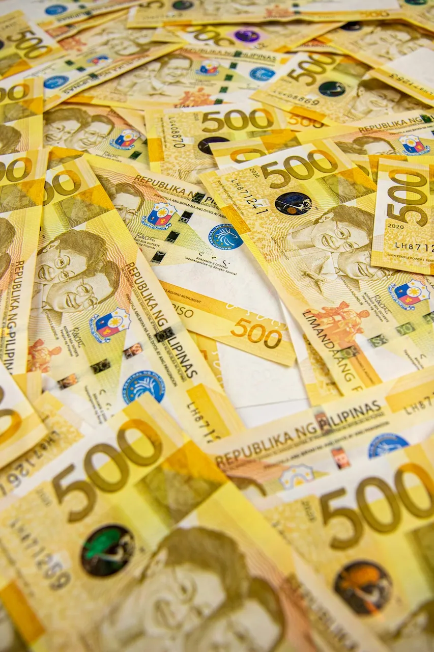 Five hundred peso bills
